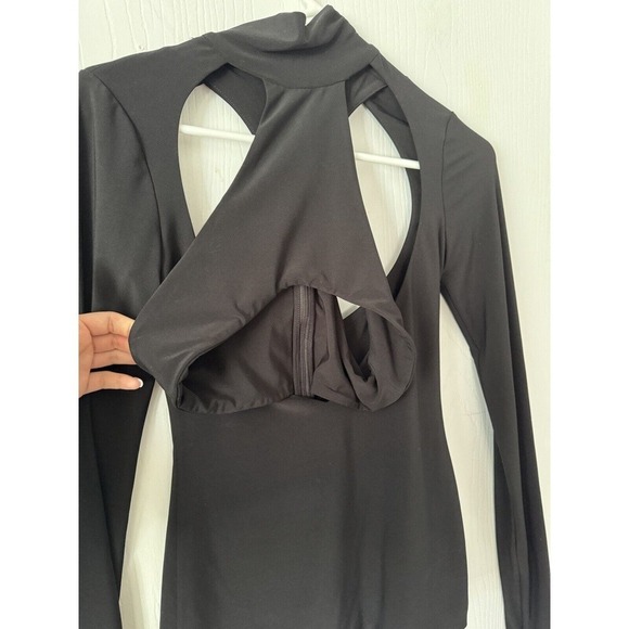 La Quan Smith Turtleneck - Picture 4 of 8